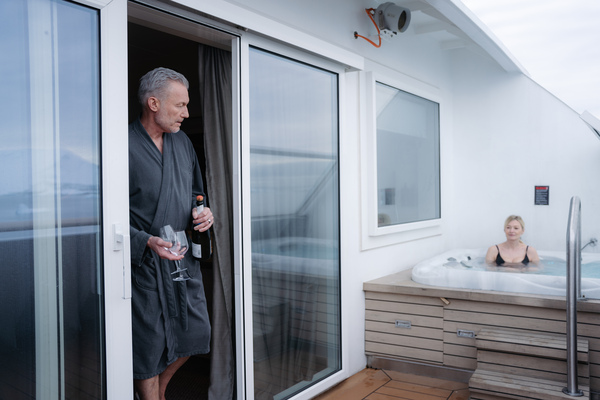 HX Hurtigruten Expeditions MS Fridtjof Nansen Expedition Suite Corner Suite Lifestyle 3 ©Tuan Lam Atomic Pixel.jpg